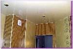 Натяжные потолки в ванной как средство от протечек от соседей кремового цвета