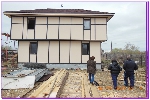 Каркасное строительство в Омске дом на два хозяина с лица