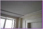 Прямые двухуровневые натяжные потолки в комнате фото 5