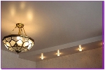 Двухуровневые натяжные потолки в спальне фото 1 в сочетании с классической люстрой