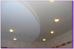 Двухуровневый натяжной потолок в ванной фото вид 1 слева